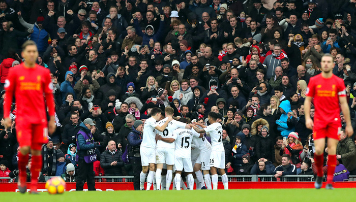 备受关注，伊万卡-特朗普的三个孩子作为梅西等人的球童入场