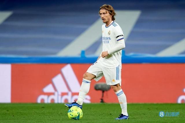 朗斯力压大巴黎，持续领跑法甲积分榜，萨热打造铁血球队